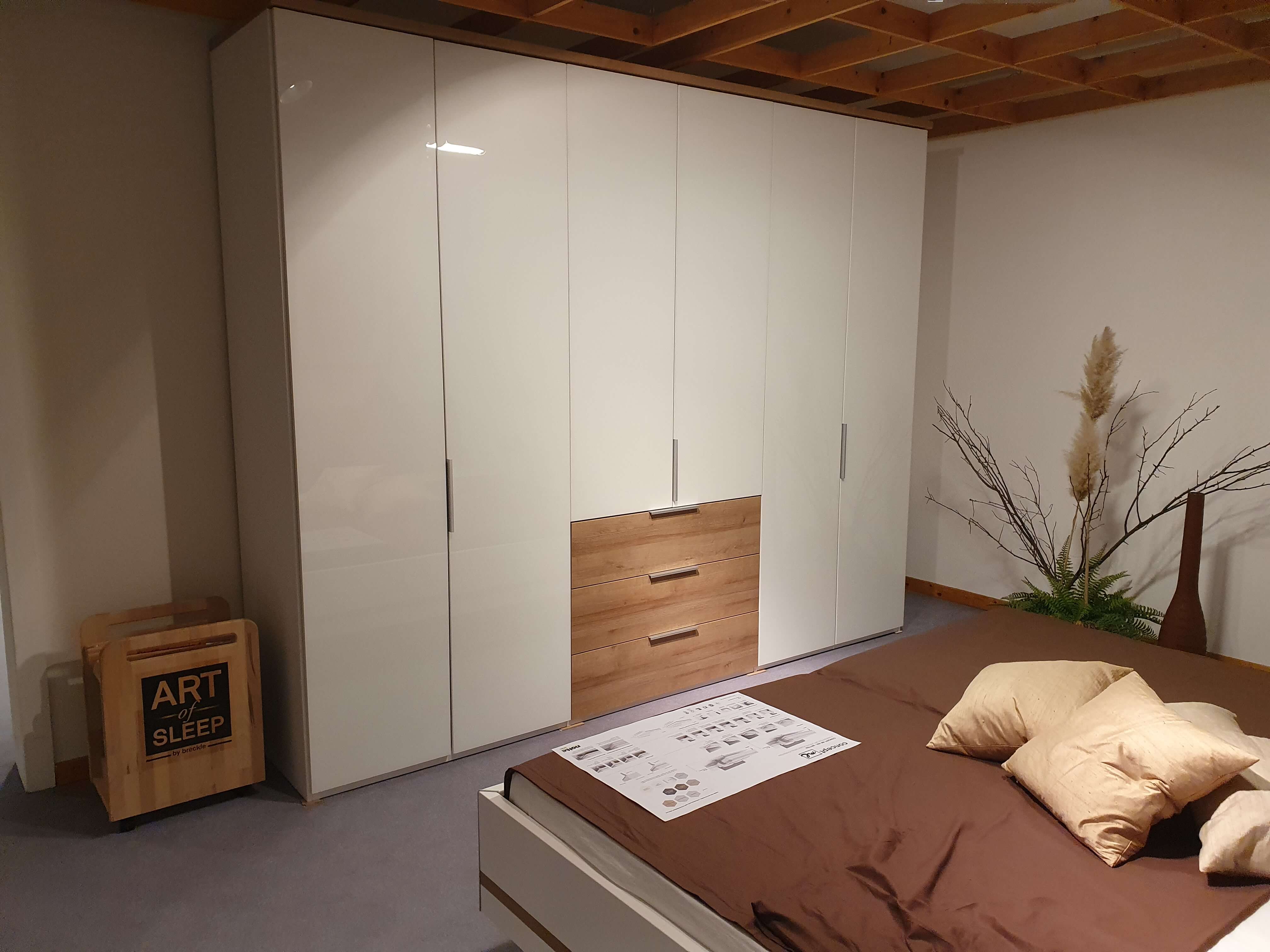 CONCEPT ME 16/16 Schlafzimmer Weiß Eiche Riviera Nachbildung  Kleiderschrank Bettanlage von Nolte Germersheim